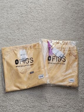 Figs Dandelion Scrub Set.